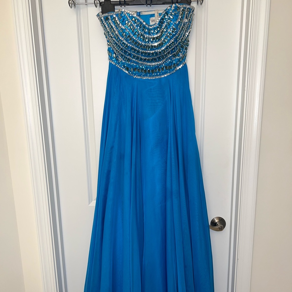 Sherri hill strapless gown 💎 lightly used